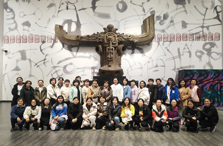 108.中科創(chuàng)嘉組織女員工參觀韓美林藝術館