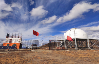 無名山上黨旗飄