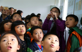 科學(xué)牽手未來  科普走進(jìn)藏羌