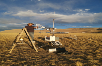 腳踏實(shí)地把科技論文寫在祖國(guó)大地上