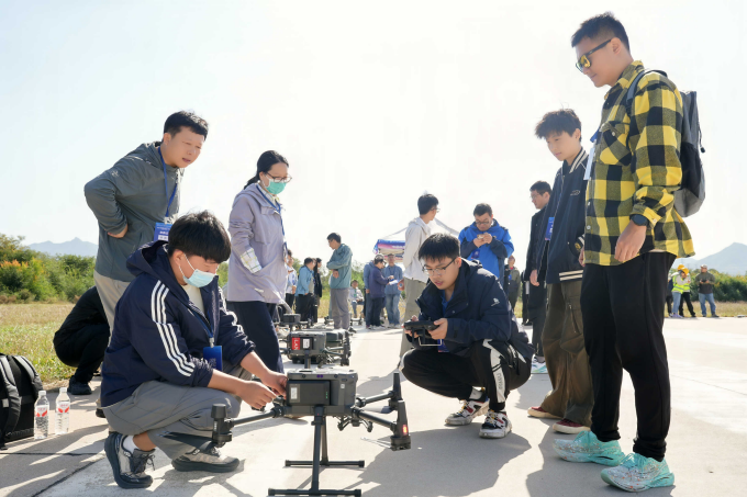 智能無(wú)人機(jī)應(yīng)用領(lǐng)域比賽現(xiàn)場(chǎng)