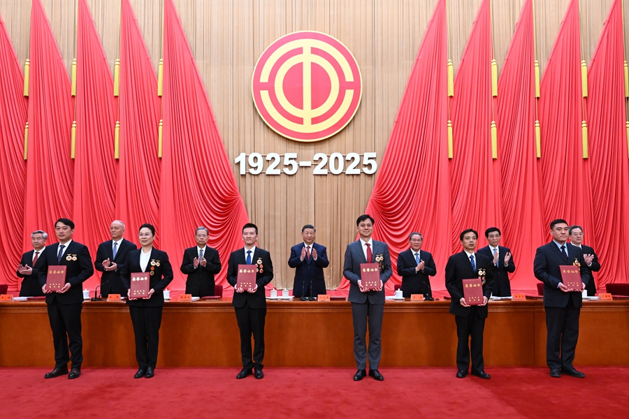 慶祝中華全國總工會成立100周年暨全國勞動模范和先進工作者表彰大會隆重舉行 習近平發(fā)表重要講話